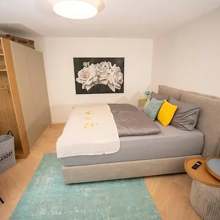 Appartement Am Waldrand 1 *